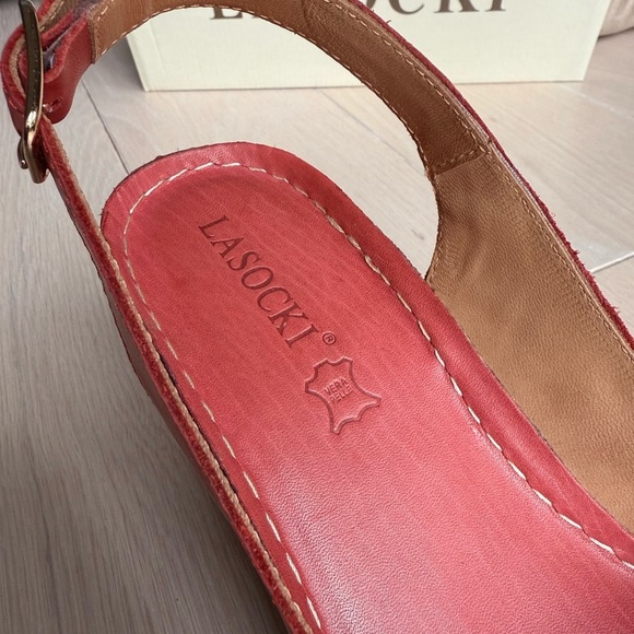 Women's Leather Red Peep Toe Shoes Lasocki wedges platforms size 7.5 - Picture 9 of 10